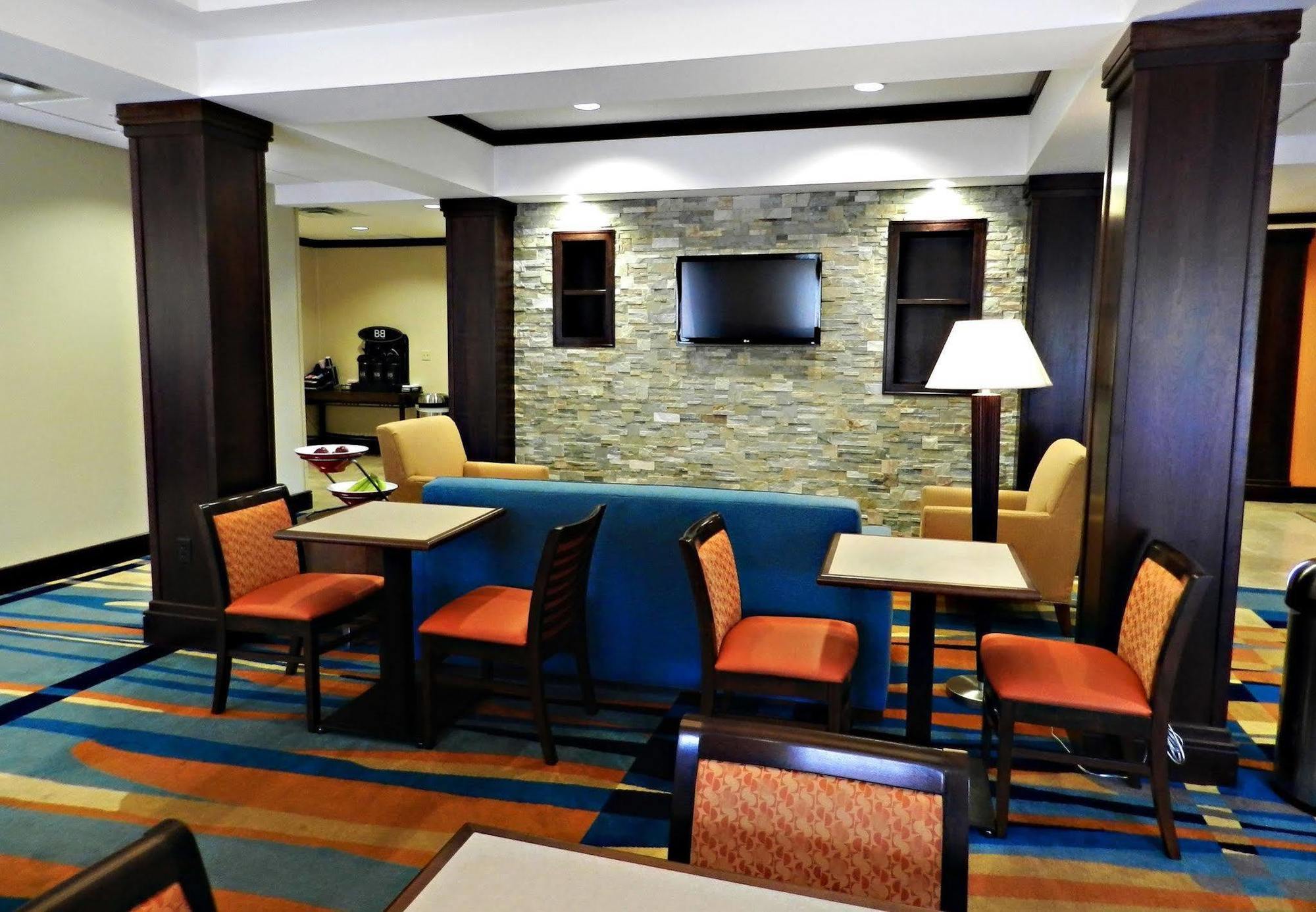 Hotel Fairfield & By Marriott